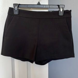 NWT Express black mid rise size 4 shorts